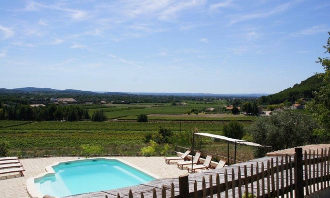 Mazan Bed & Breakfast | Chambre D'hotes Lavendel is a family room, two rooms and a bathroom.