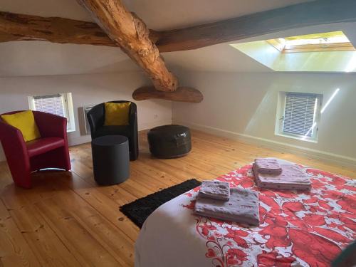 Verlhac-Tescou Bed & Breakfast | chambre deux personnes, lit pour Bébé