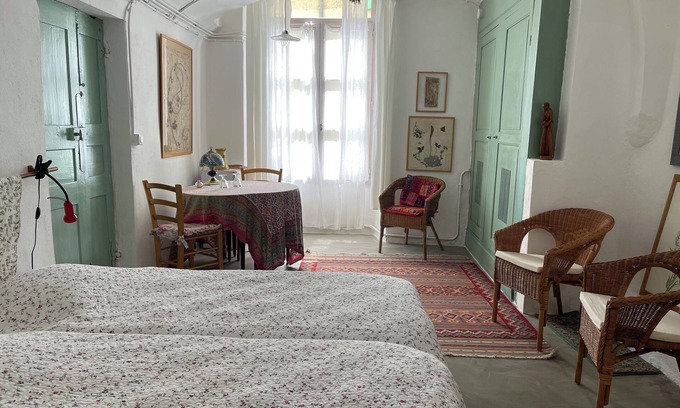 Saint-Hippolyte-du-Fort Bed & Breakfast | Chambre Nicolas, cool in summer, warm in winter