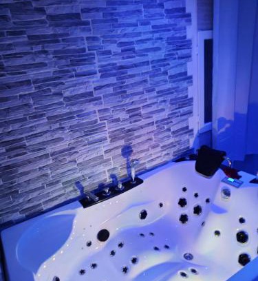 Amblainville Bed & Breakfast | Chambre meublée indépendante, jacuzzi dans la chambre à 60110 Amblainville près de Paris