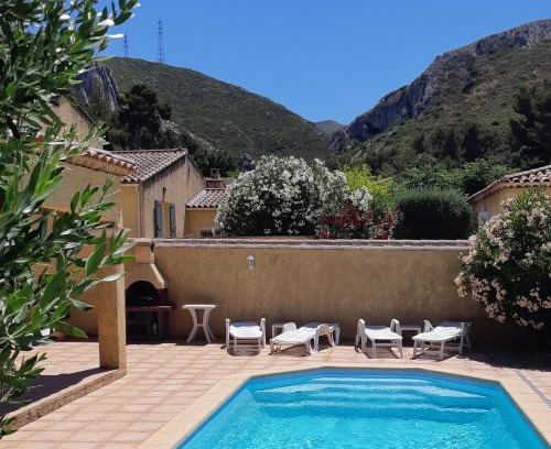Saint-Marcel Bed & Breakfast | Chambre privée avec Piscine
