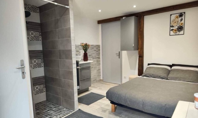 Trezelles Apartment | Chambre Privée Tout Confort Dans la Campagne Auvergnate, à Proximité du PAL