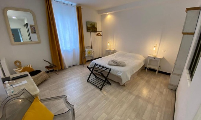 Argenton-sur-Creuse Bed & Breakfast | Chambre & salle de bain privée - LV 33
