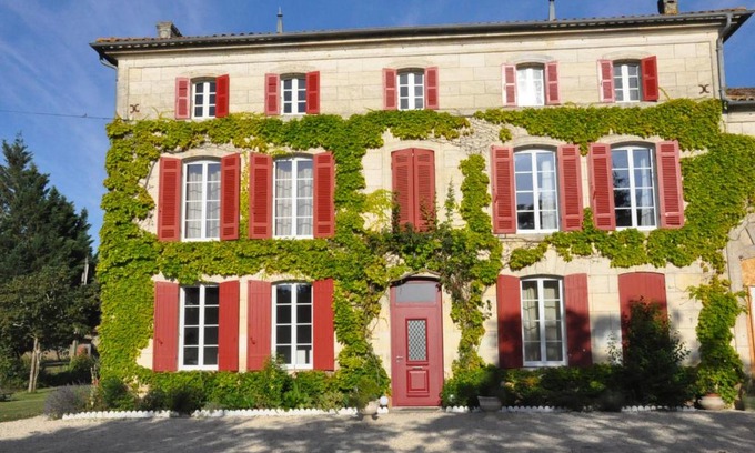 Rouffignac House | chambre spacieuse dans maison bourgeoise