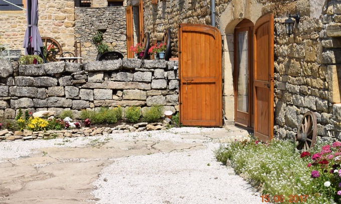 Buzeins Bed & Breakfast | Chambres d'hôtes - Entre Dolmens et Fontaines