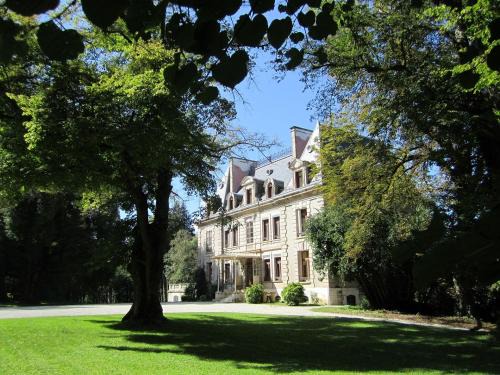Morvillars Bed & Breakfast | Chambres d'hôtes au Château Léon