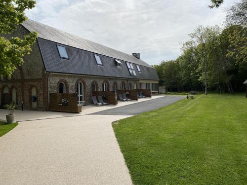 Contremoulins Bed & Breakfast | Chambres d'Hôtes Aux Ecuries du Chateau