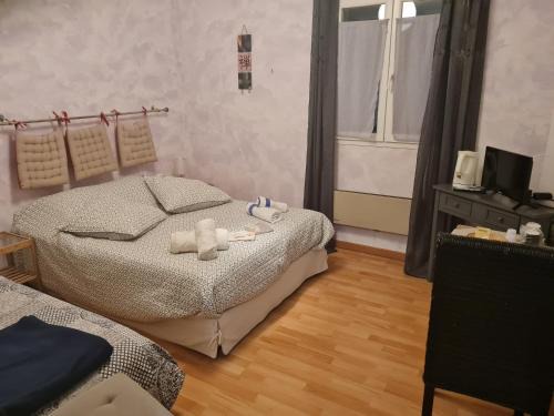 Coaraze Bed & Breakfast | Chambres d'hôtes des Oliviers chambres 2 colibris