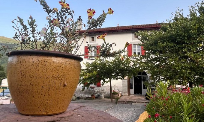 Hosta House | chambres d'hôtes Etche Iza