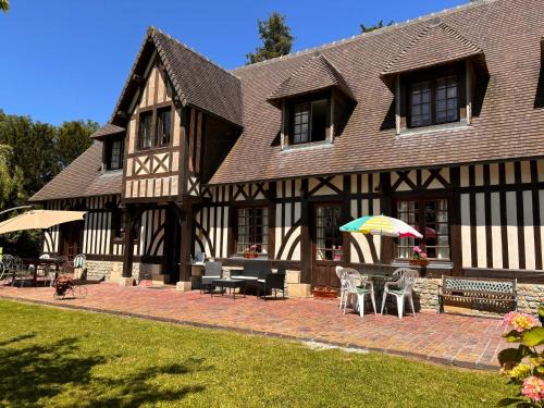 Danestal House | Chambres d'Hôtes la BAKATA près de DEAUVILLE