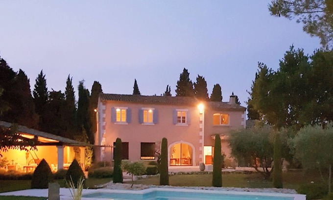 Graveson House | Chambres d'hôtes Le Clos des Cyprès