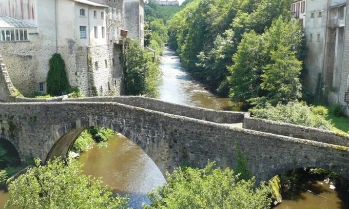 Bertignat Bed & Breakfast | Chambres d'Hotes L'Embellie