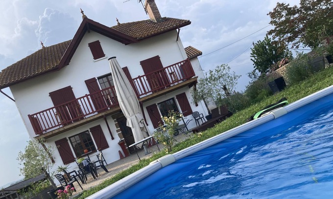 Ilharre Bed & Breakfast | Chambres Dhôtes Table Dhôtes Olhatsia !vue à 360 sur les Pyrénées