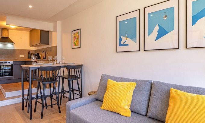 Chamonix City Centre Apartment | Chamois Blanc Rosières- bright 1 bed apartment with amazing views