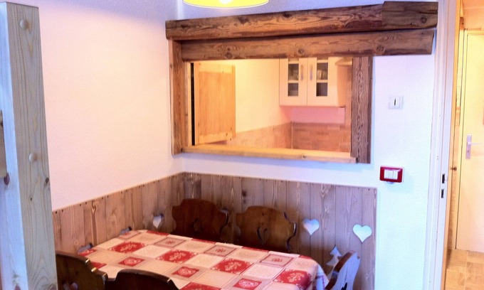 Chamonix City Centre Apartment | Chamonix center apartment, panoramic view of Mont Blanc, emotional shower
