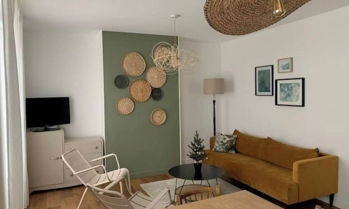 Barbatre Apartment | Champagne! Spacious apartment