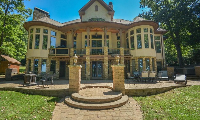 Oakland House | Champagne Taste