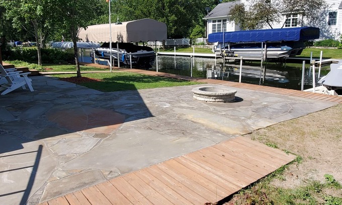 Syracuse House | Channel Property on Lake Wawasee - bring your boat/dog!