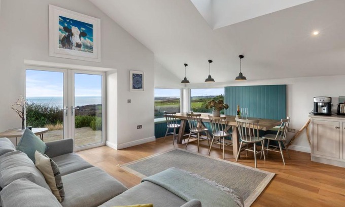 Crynant House | Channel View