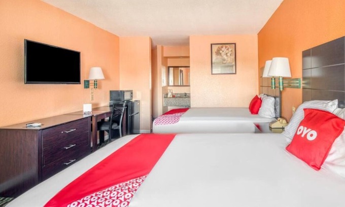 Channelview House | Channelview Getaway! 4 Comfortable Units, Free Parking, Pet-friendly Property!