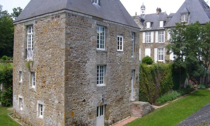 Rabodanges Cottage | Chaplain's House with Fireplace, Garden and Pets Allowed