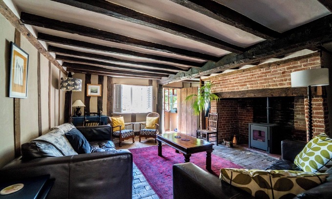 Hoxne Cottage | Character cottage next to idyllic country walks