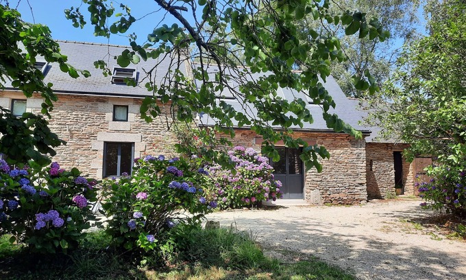 Melgven House | Character Farmhouse - Large Garden - Beaches 5km