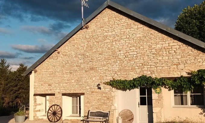 Gy Cottage | Character house in Gy with parking and Wifi