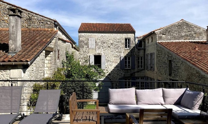 Pons House | Character house in town center. Ideal for friends and families!