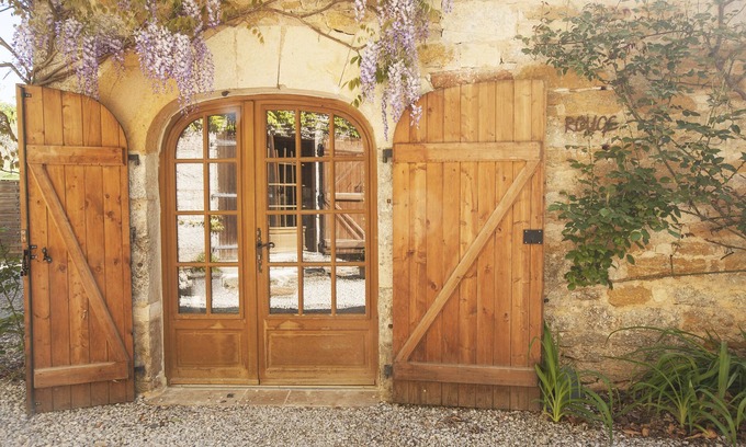 Cazillac House | Characterful, Stone, Spacious 2 Bedroomed Converted Barn Apartment. 120 sq.m