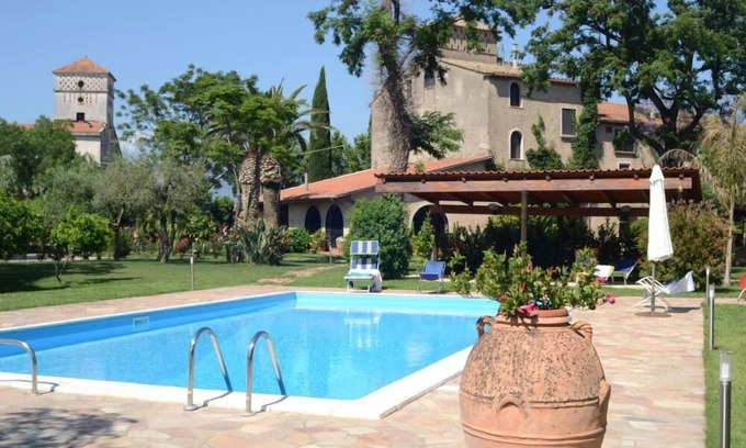 Battipaglia Apartment | Characteristic nineteenth-century farmhouse. Typical residence