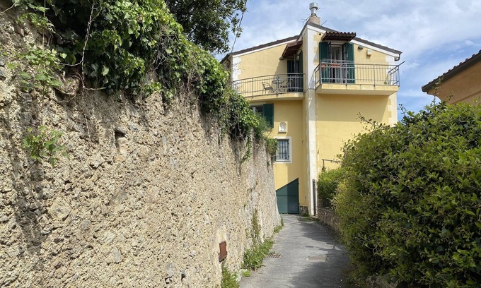 Boissano House | Characteristic terrat in historic hamlet 5 minutes from the sea!