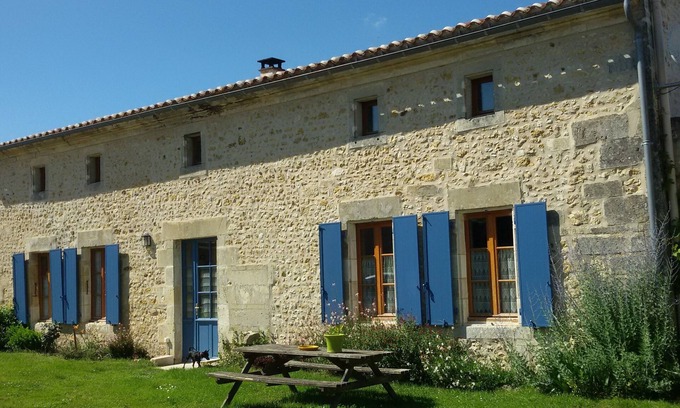 Coux Cottage | Charentais house in Upper Saintonge for spa guest or family.