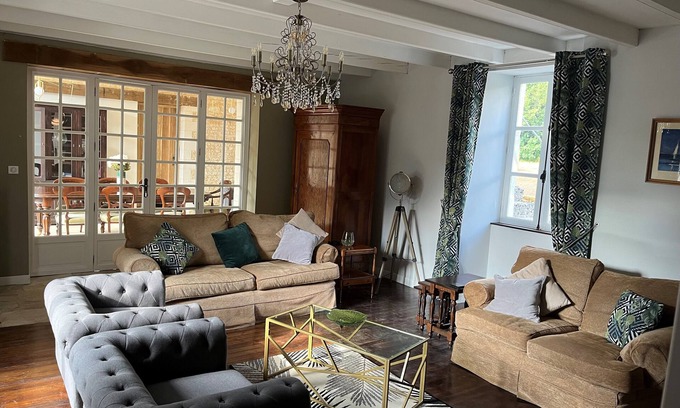 Tillou House | Charentaise House with Private Pool & Gardens. Sleeps 4, 6 or 8 people.