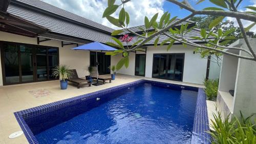 Bentong House | Charis Pool Villa 2 - 3 bedroom with Private Pool