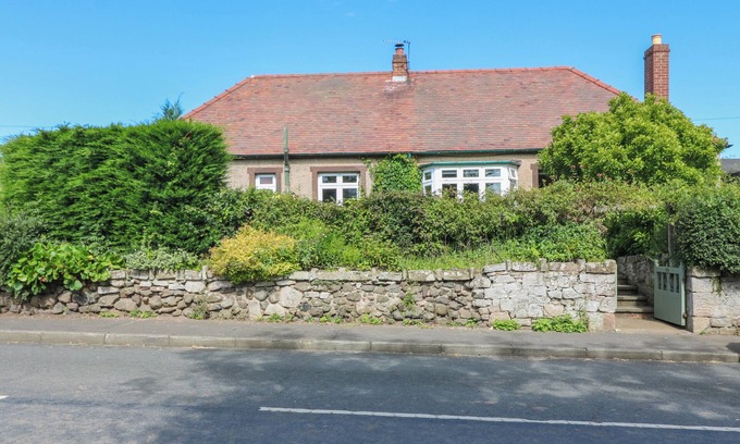 Swinton Cottage | CHARLIES COTTAGE, pet friendly, character holiday cottage in Swinton