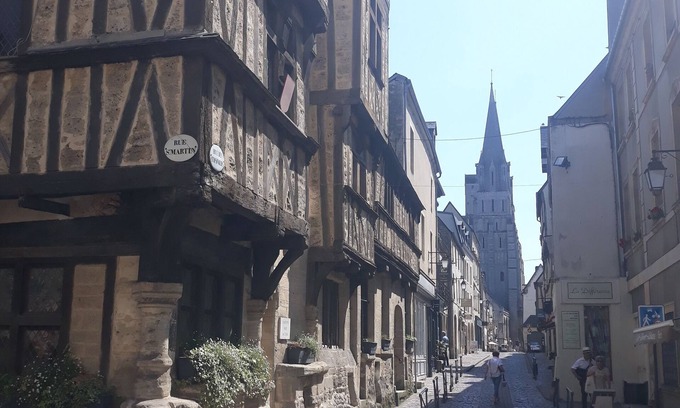 Bayeux Apartment | CHARM, apartment in the heart of old Bayeux
