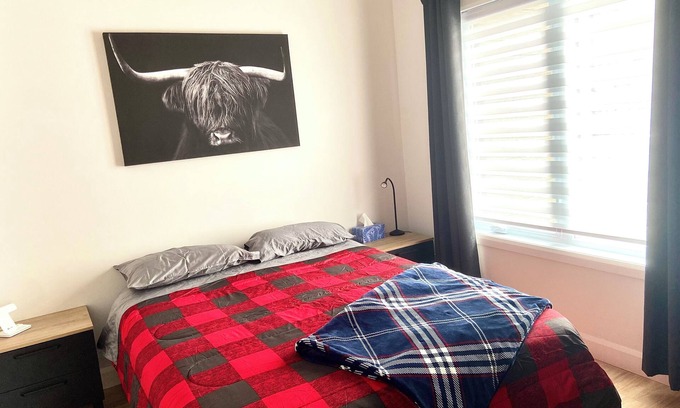 Saint-David-de-Falardeau Cabin | Charming and luxurieuse 4-bedroom lodge with WiFi and AC in Falardeau