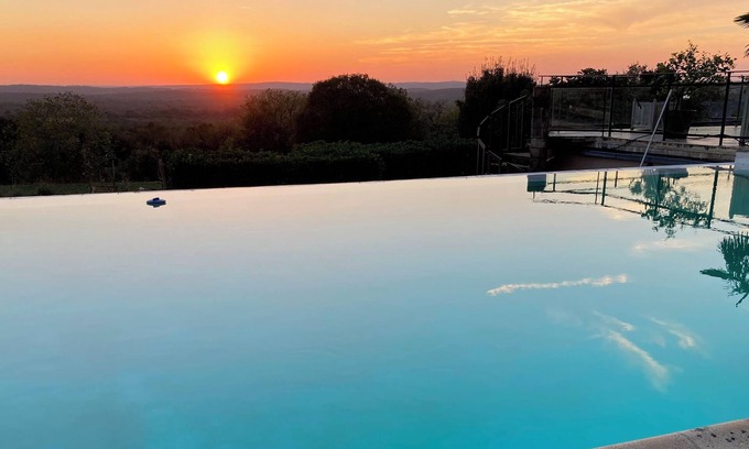Saint-Jean-de-Laur House | Charm, comfort, breathtaking views under the stars