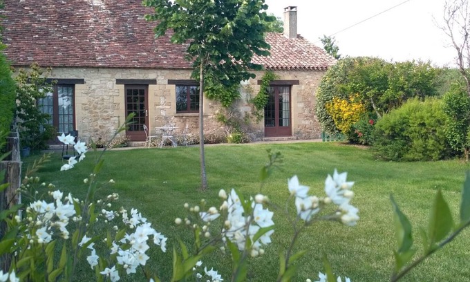 Cause-de-Clerans Cottage | Charming Farmhouse Near Dordogne River, Close to Medieval Villages, WiFi, Garden, Pets Welcome