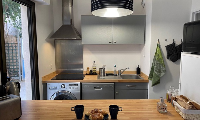 Prado - Republique Apartment | Charmant 2 Pièces à Cannes Centre Avec Beau Jardin Privé, Calme - Tout à Pieds