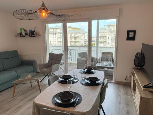 Cabourg Apartment | Charmant 2P avec balcon, proche plage et centre | Parking | Wifi | 4 pers | Cabourg - FR-1-487-365