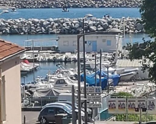 16th Arrondissement Apartment | Charmant Appart 2ch/4pers Village Estaque plage