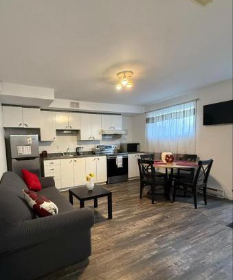 Saint-Hubert Apartment | Charmant appartement au sous-sol