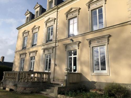 Parennes Bed & Breakfast | Charmant Château XIXème - Parc 2ha, Chambres Lumineuses, Petit Déjeuner Local, Proche Forêt et Cité Médiévale - FR-1-410-410