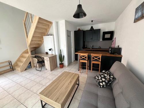Cenon Apartment | Charmant Duplex Bordeaux - Place de Parking Privée - Tram