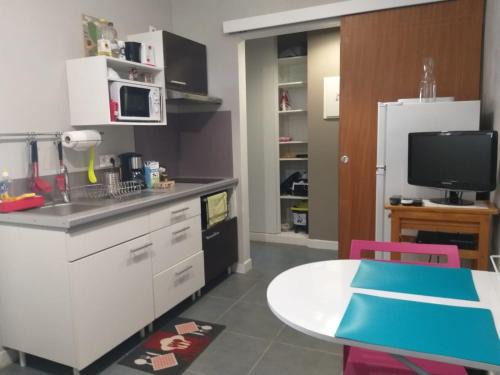 Le Robert Apartment | Charmant F2 classé, belle vue mer, spa, piscine, bateau