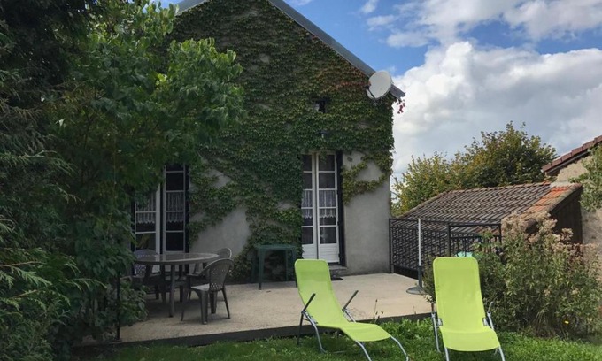 La Chabanne House | Charmant Gîte avec Activités Extérieures et Auberge sur Place à La Chabanne - FR-1-489-187