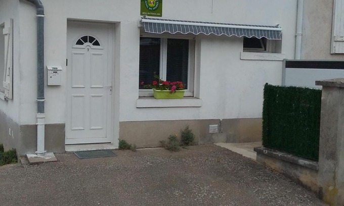 Vincey House | Charmant Gîte Moderne avec Terrasse, Proche Épinal & Nancy, Idéal pour Motards & Randonnées - FR-1-589-262