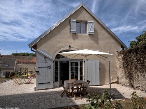 Montagney House | Charmant gîte rénové avec terrasse et parking privé dans un parc, accepte petit animal - FR-1-583-433